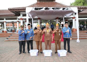 Pemkot Serang Salurkan Bantuan Sembako untuk Veteran di Hari Pahlawan