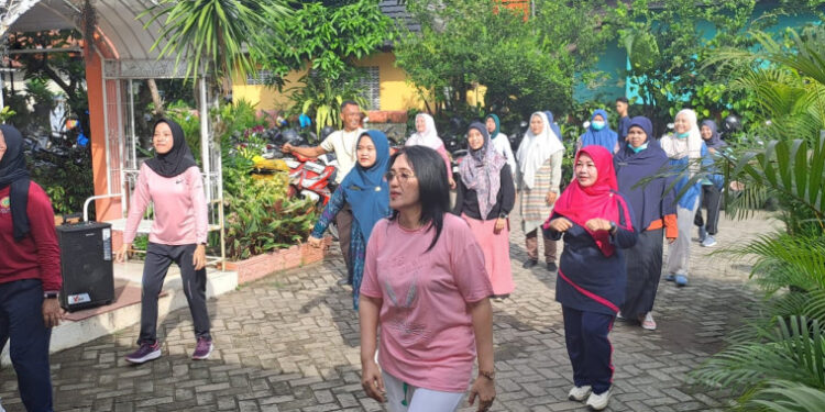 Puskesmas Cisauk Gelar Senam Bersama untuk Tingkatkan Kebugaran dan Kekompakan Pegawai