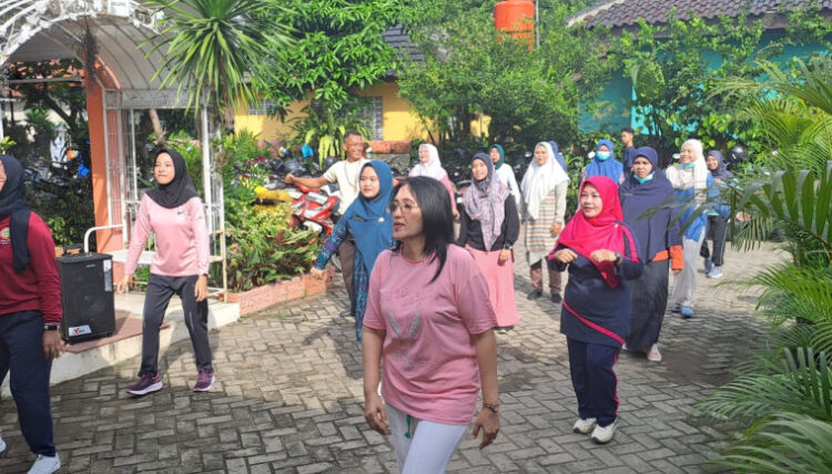 Puskesmas Cisauk Gelar Senam Bersama untuk Tingkatkan Kebugaran dan Kekompakan Pegawai