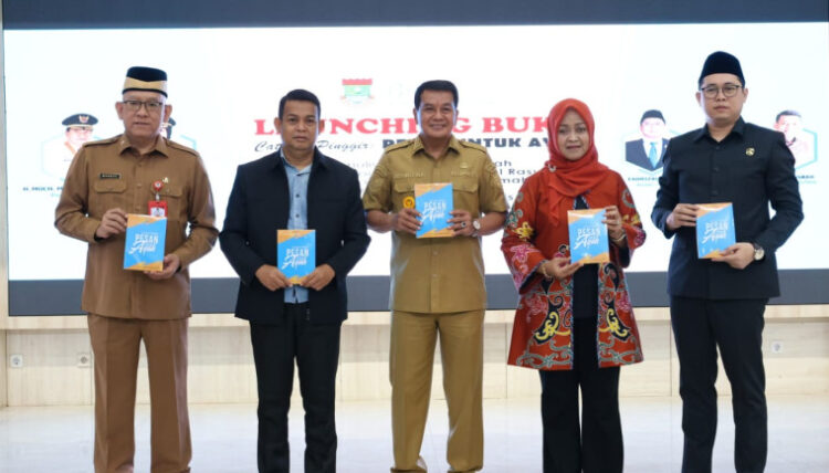 Bupati Tangerang Luncurkan Buku “Catatan Pinggir Pesan untuk Ayah” Karya Subandi Musbah