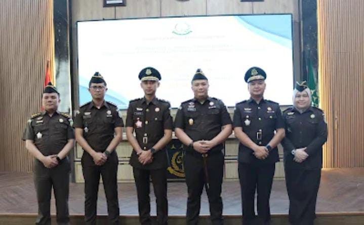 KAJARI KOTA BANDUNG LANTIK ALEX AKBAR SEBAGAI KASI INTELIJEN DAN ARIE PRASETYO SEBAGAI KASI PEMULIHAN ASET