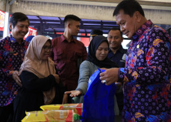 Bupati Tangerang Buka Warung Tekan Inflasi, Harga Bahan Pokok Turun Drastis