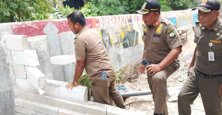 Pemkot Tangerang Tertibkan Bangunan Liar di Bantaran Kali Batuceper