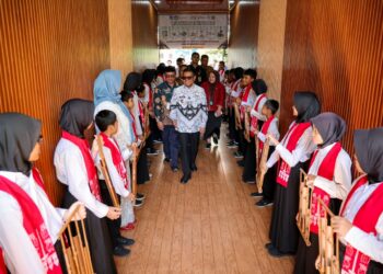 Gubernur Banten Andra Soni Kunjungi SDN Gandaria Utara 03 pada Puncak HUT ke-48 dan Peringatan HGN 2025