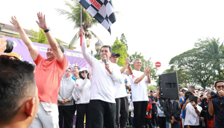 Bupati Tangerang Rayakan Enam Momentum Nasional dengan Gerak Jalan Sehat dan Tebar Benih Ikan