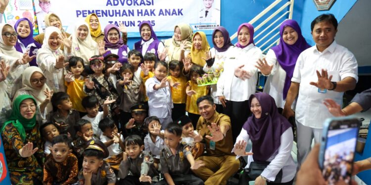 Main Ular Tangga, Ketua Tim Pembina Posyandu Banten Ajak Warga Belajar Cegah Stunting dengan Cara Seru