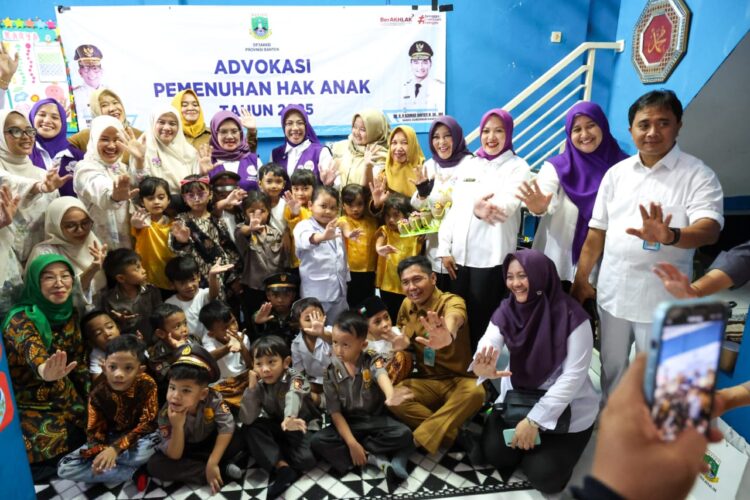 Main Ular Tangga, Ketua Tim Pembina Posyandu Banten Ajak Warga Belajar Cegah Stunting dengan Cara Seru