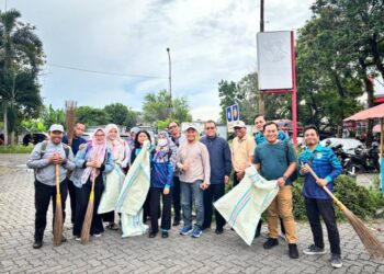 Pemkot Tangerang Gelar “Jumat Serentak”, Warga Antusias Bersihkan Lingkungan