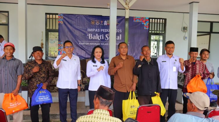 Imigrasi Serang Gelar Bakti Sosial Bagikan 200 Paket Sembako untuk Petani di Kota Serang