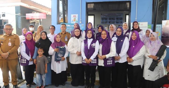 Perkuat Layanan Masyarakat, TP Posyandu Provinsi Banten Salurkan Bantuan dan Lakukan Penilaian di Posyandu Mawar 03 Tangerang