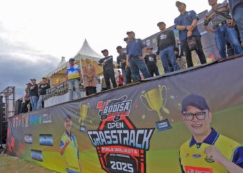 Wali Kota Tangerang Jajal Lintasan! Kejurnas Grasstrack Motorcross 2025 Ditutup Meriah di Sirkuit Selapajang