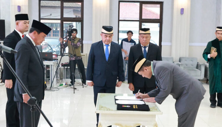 Bupati Tangerang Tekankan Integritas, Lantik Dua Pejabat Baru Pimpin DPKP dan Bappeda