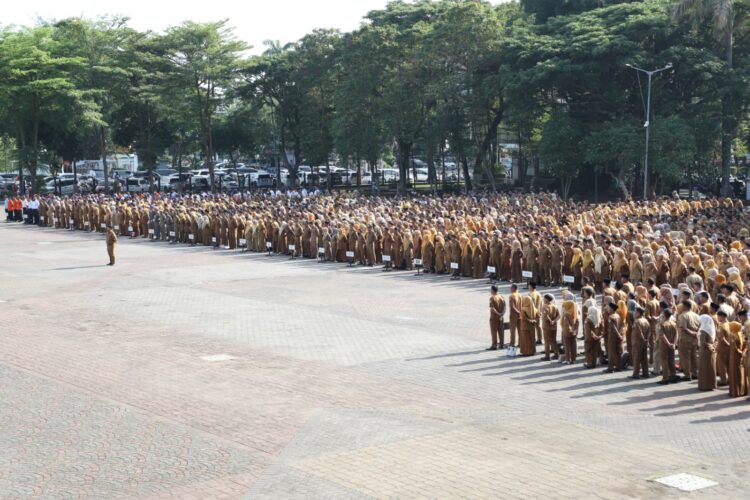 Fenomena Unik Dua Pemerintahan Gelar Apel Bersamaan di Pusat Kota Serang