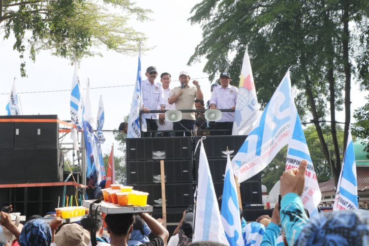 Ratusan Buruh Geruduk Pendopo, Bupati Serang Kirim Surat ke Presiden Prabowo: “Kami Mendukung Perjuangan Buruh”