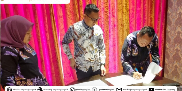 DISNAKER Kabupaten Tangerang Teken Kerja Sama Penempatan Transmigrasi dengan Kabupaten Sidrap