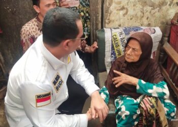 Wali Kota Serang Berikan Santunan dan Pastikan Bedah Rumah untuk Nenek Romlah