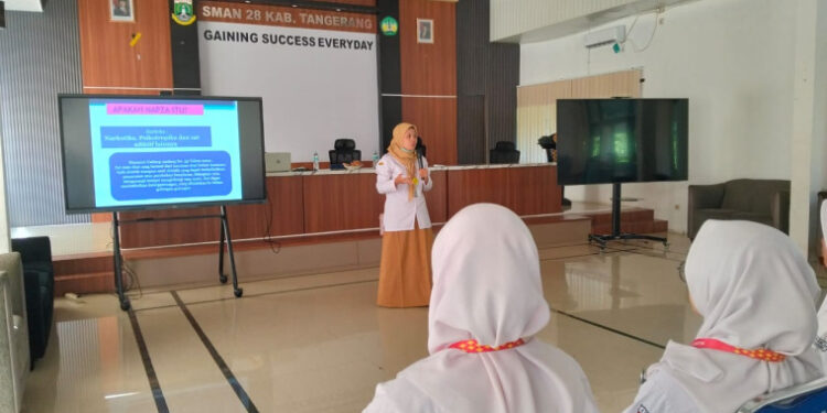 Penyuluhan NAPZA dan Skrining Merokok di SMAN 28 Kabupaten Tangerang