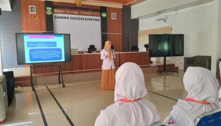 Penyuluhan NAPZA dan Skrining Merokok di SMAN 28 Kabupaten Tangerang