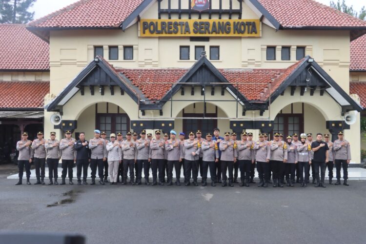 Wakapolda Banten Lakukan Asistensi Pelayanan Publik di Polres Serang Kota