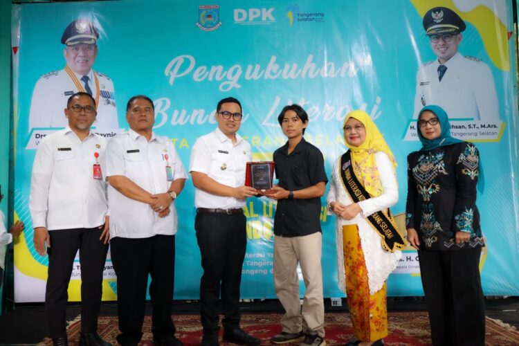 Festival Literasi Blandongan 2025 Resmi Dibuka, Pilar Saga Ichsan Kukuhkan Bunda Literasi Tangsel