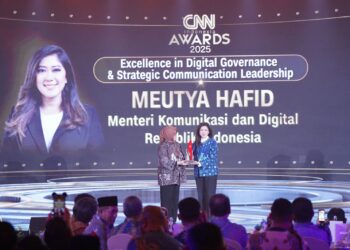 Menkomdigi Meutya Hafid Raih Penghargaan Excellence in Digital Governance di CNN Indonesia Awards 2025