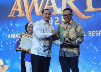 Wali Kota Serang Budi Rustandi Raih Penghargaan Kepala Daerah Inovatif pada Radar Banten CSR Award 2025