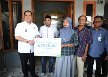 Tangis Haru di Lebak Gempol: Wali Kota Serang Serahkan Santunan BPJS, Titip Pesan Menyentuh untuk Anak-anak yang Ditinggalkan