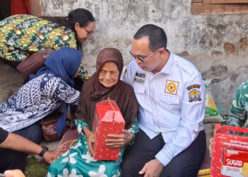 “WA Warga Dibalas Wali Kota”, Langsung Tinjau Rumah Nenek Romlah: Bantuan Digulirkan Kilat
