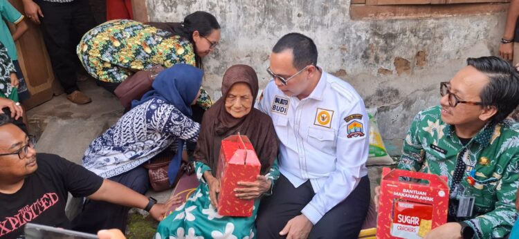 “WA Warga Dibalas Wali Kota”, Langsung Tinjau Rumah Nenek Romlah: Bantuan Digulirkan Kilat