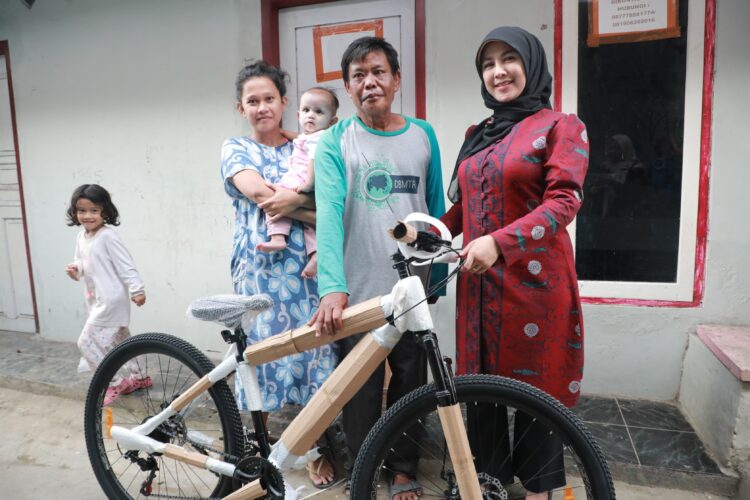 Kisah Haru Pak Usman yang Viral, Ibu Wali Kota Datang Membawa Hadiah Tak Terduga