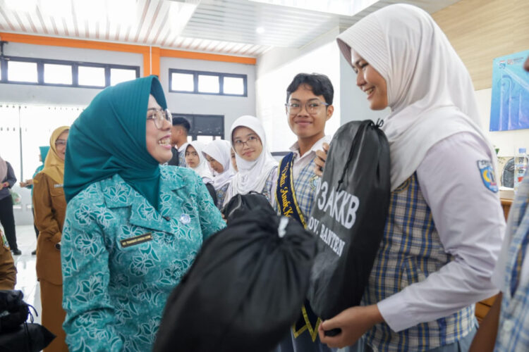TP PKK Banten Gelar Kick-Off PKK Mengajar di SMAN 2 Kota Serang