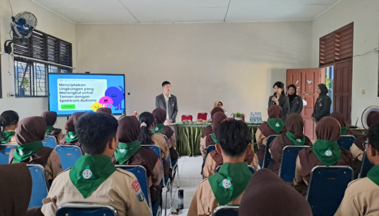 Puskesmas Jalan Emas dan Mahasiswa UPH Beri Edukasi Anti-Bullying di SMPN 1 Kelapa Dua