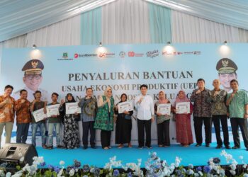 Wakil Gubernur Banten Salurkan Bantuan UEP dan Jaminan Sosial Keluarga Senilai Rp24,3 Miliar