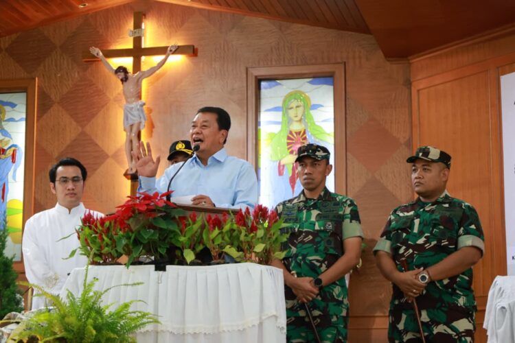 Pastikan Natal 2025 Aman dan Kondusif, Bupati Tangerang Turun Langsung Pantau Ibadah di Pasar Kemis