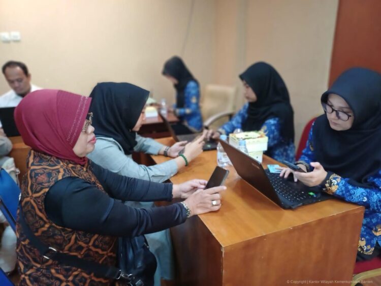 Kanwil Kemenkumham Banten Layani 39 Pemohon Cetak Sertifikat Pendirian Perseroan Perorangan di Kota Tangerang