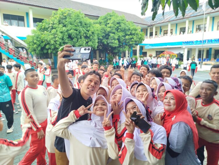 Wakil Wali Kota Serang Semangati Siswa SMPN 7 Lewat Gerakan Menanam dan Monitoring MBG