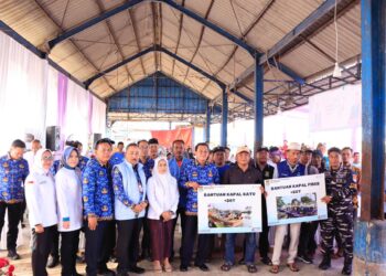 Pemkab Tangerang Serahkan 9 Kapal Tangkap Ikan untuk Nelayan Pesisir Kronjo