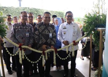 Pastikan Natal 2025 Aman dan Kondusif, Bupati Tangerang Turun Langsung Pantau Ibadah di Pasar Kemis