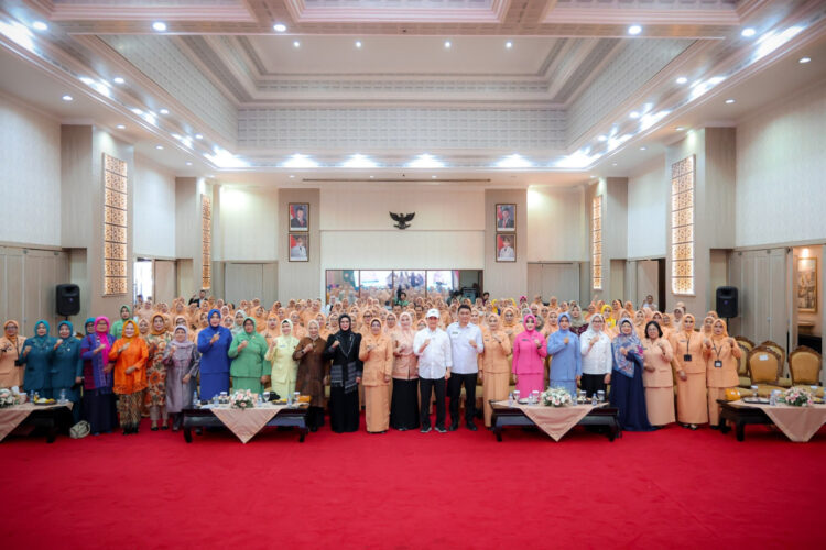 DWP Provinsi Banten Peringati HUT ke-26 dengan Peragaan Wastra dan Bazar UMKM