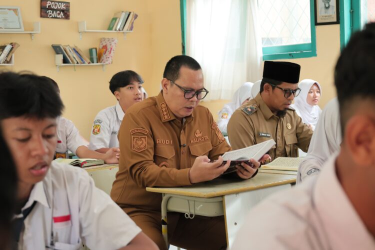 Wali Kota Turun Langsung Mengaji di Sekolah, Masih Ada 899 Siswa Belum Lancar Baca Al-Qur’an