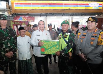 Pantau Langsung Malam Natal, Bupati Tangerang Pastikan Ibadah Umat Kristiani Aman dan Kondusif