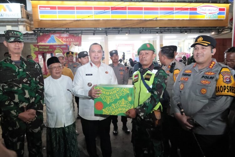 Pantau Langsung Malam Natal, Bupati Tangerang Pastikan Ibadah Umat Kristiani Aman dan Kondusif