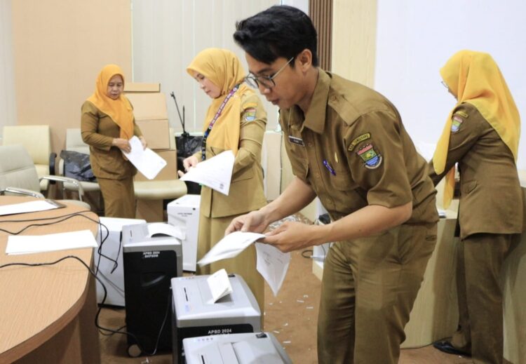 Belasan Ribu Arsip Dimusnahkan, BKPSDM Kabupaten Tangerang Bersih-Bersih Dokumen Lama