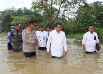Bupati Tangerang Turun Langsung ke Lokasi Banjir Pakuhaji, Ini Pesan Tegasnya untuk Layanan Kesehatan dan Dapur Umum
