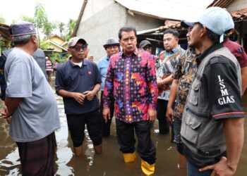 Bupati Tangerang Turun Langsung ke Lokasi Banjir Pakuhaji, Ini Pesan Tegasnya untuk Layanan Kesehatan dan Dapur Umum