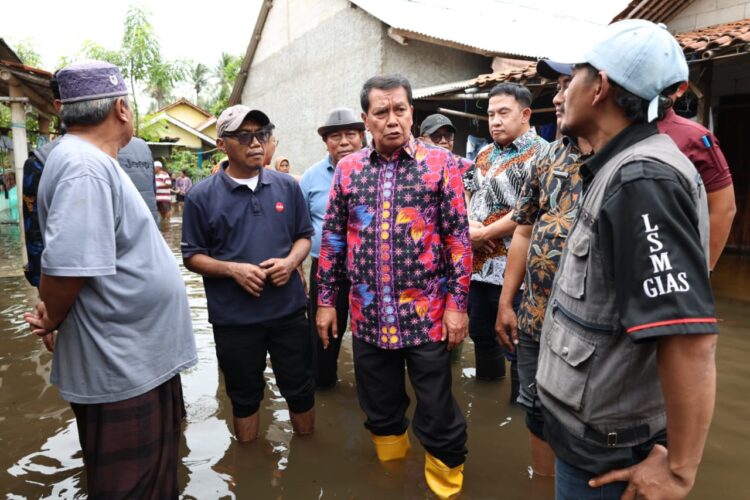 Bupati Tangerang Turun Langsung ke Lokasi Banjir Pakuhaji, Ini Pesan Tegasnya untuk Layanan Kesehatan dan Dapur Umum