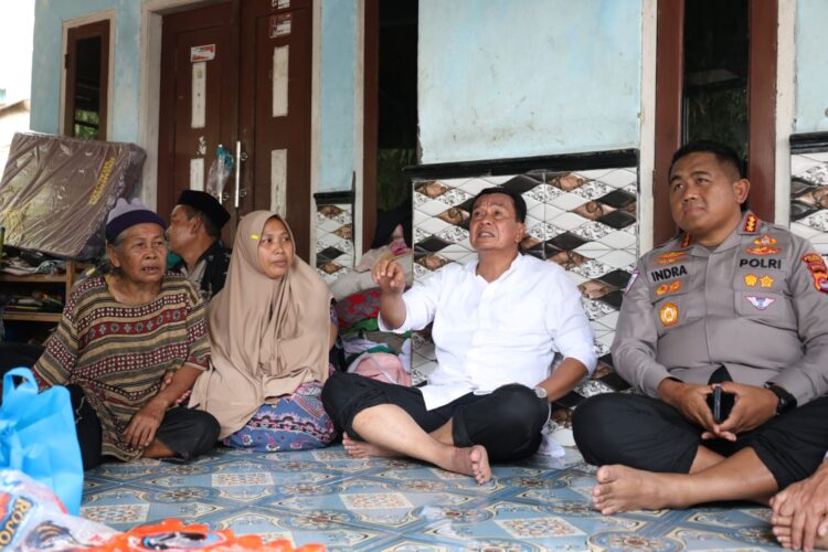 Rumah Warga Roboh Diterjang Cuaca Ekstrem, Bupati Tangerang Turun Langsung dan Perintahkan Dibangun Kembali Besok