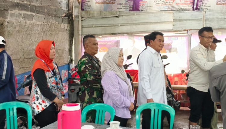 Bupati Tangerang Kunjungi Lokasi Banjir di Desa Mekarsari