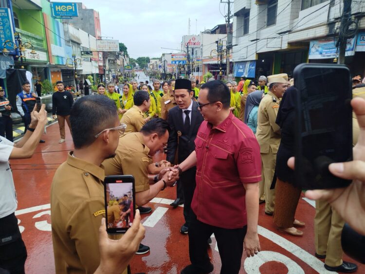 Wali Kota Serang Lantik Pejabat di Tengah Jalan Royal Baroe, Warga Antusias Menyaksikan