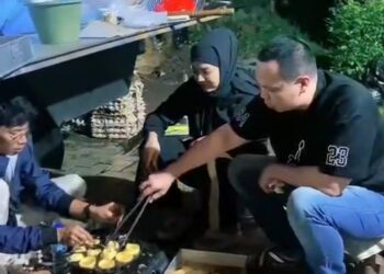 Wali Kota Serang Turun Langsung Bantu Kemasi Makanan untuk Korban Banjir